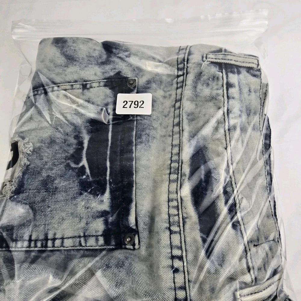 Switch Remarkable 44x32 Destroyed Patched Painted Stretch‎ Jeans